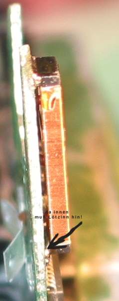 Antenne löten. Lötstelle ist unter dem Bauteil!