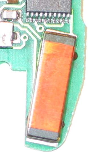 Plip iO. Antenne sitzt mittig auf Lötpads.